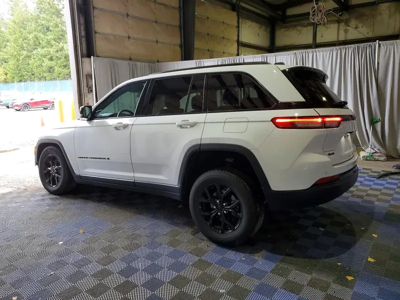 2024 Jeep Grand Cherokee, VIN 1C4RJHAG7R8535016, photo 2 of 20