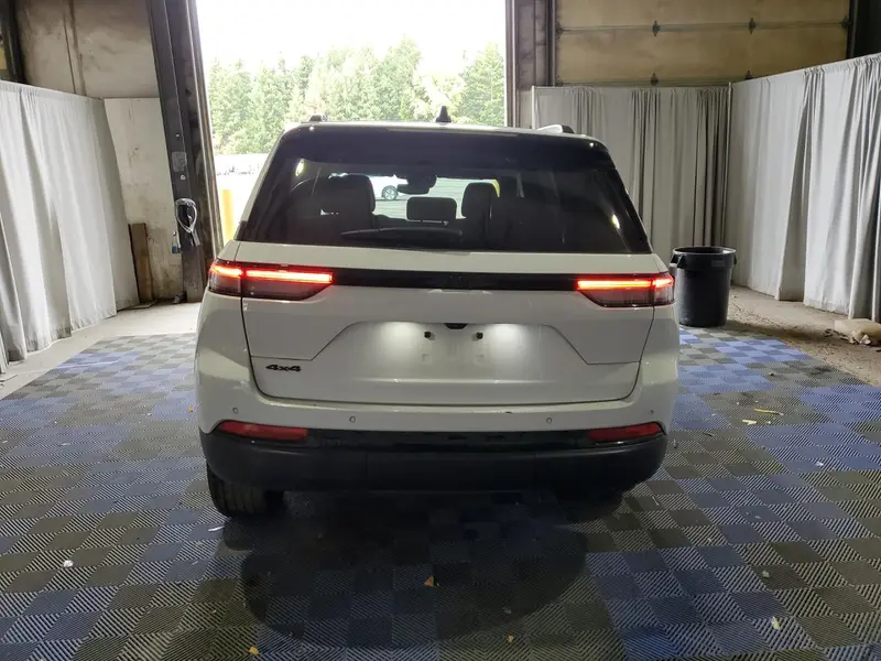 2024 Jeep Grand Cherokee, VIN 1C4RJHAG7R8535016, photo 18 of 20