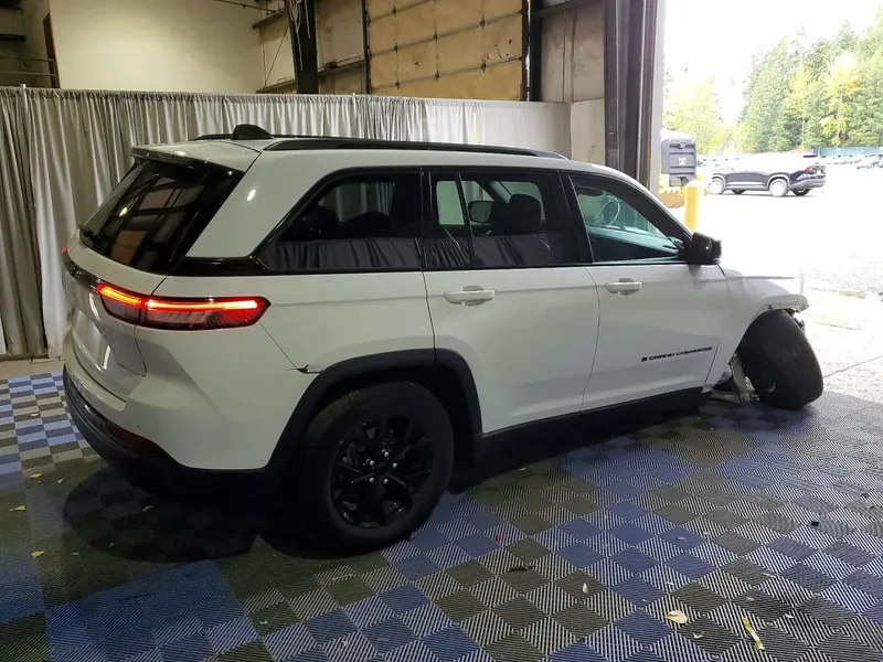 2024 Jeep Grand Cherokee, VIN 1C4RJHAG7R8535016, photo 3 of 20