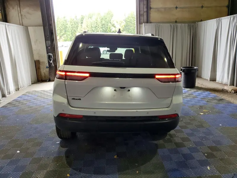 2024 Jeep Grand Cherokee, VIN 1C4RJHAG7R8535016, photo 6 of 20