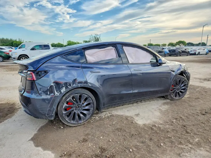 2025 Tesla Model Y, VIN 7SAYGDEF8SA375318, photo 3 of 13