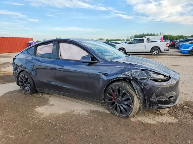 2025 Tesla Model Y, VIN 7SAYGDEF8SA375318, photo 4 of 13