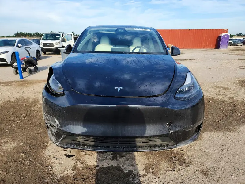 2025 Tesla Model Y, VIN 7SAYGDEF8SA375318, photo 5 of 13