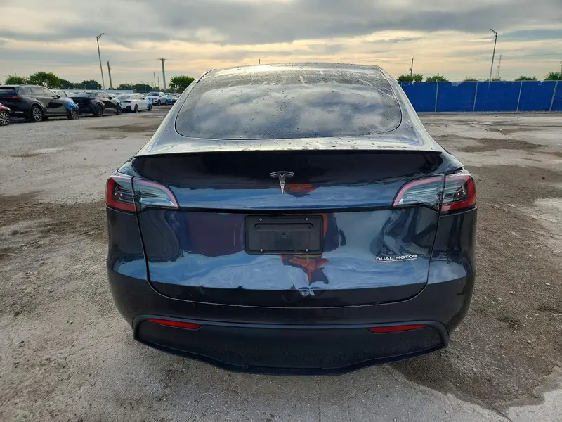 2025 Tesla Model Y, VIN 7SAYGDEF8SA375318, photo 6 of 13