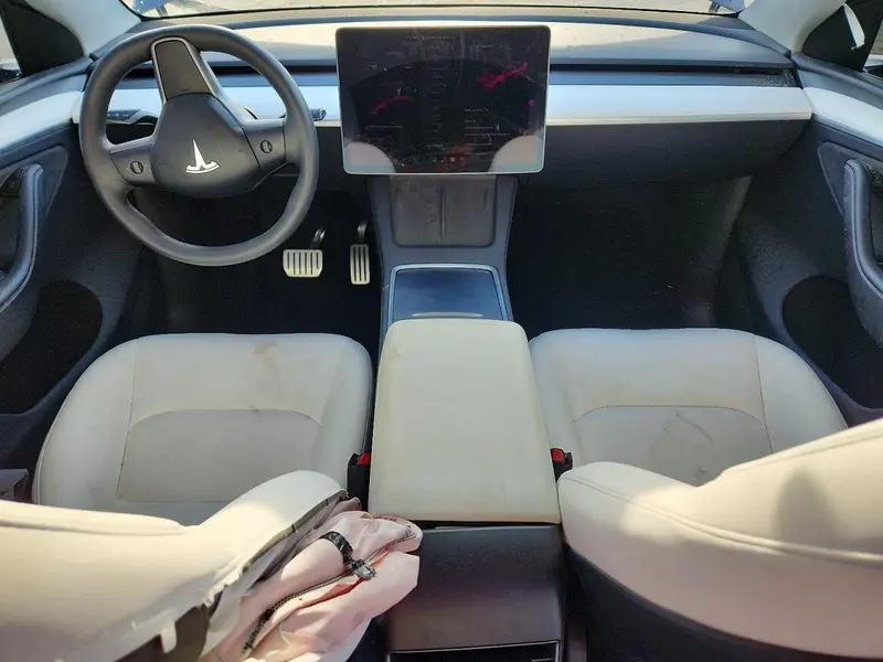 2025 Tesla Model Y, VIN 7SAYGDEF8SA375318, photo 8 of 13