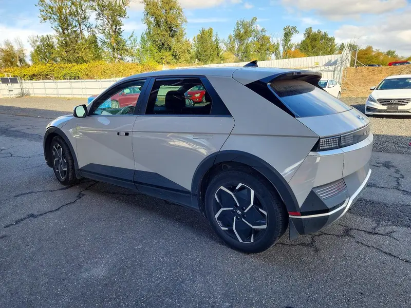 2022 Hyundai Ioniq 5, VIN KM8KM4AE8NU068170, photo 2 of 13