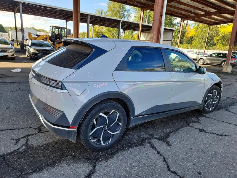 2022 Hyundai Ioniq 5, VIN KM8KM4AE8NU068170, photo 3 of 13